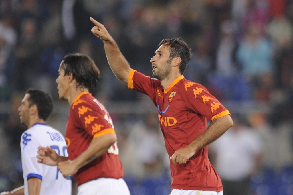 VUCINIC Roma Sampdoria 22.5.2011 1 red