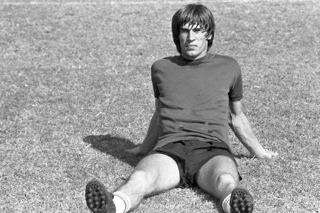 DE NADAI 1977 1981 11 red