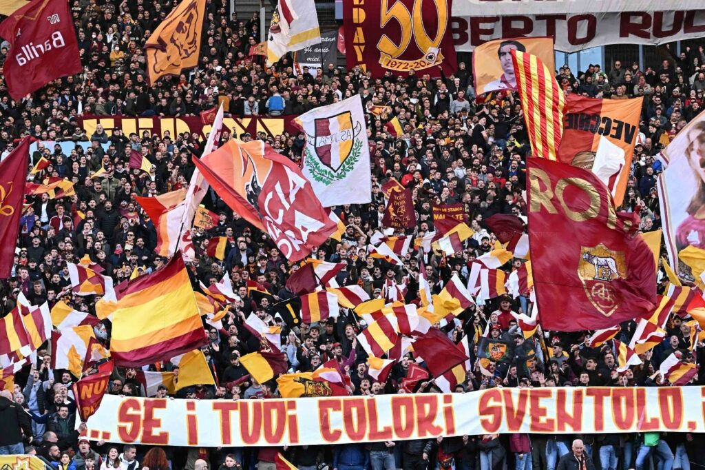 x 2022-04-10 roma salernitana esultanza curva solimpico IMG-20220411-WA0028