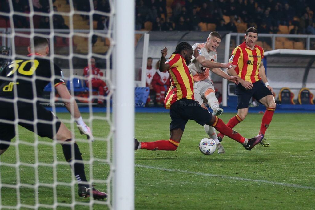 2025-03-29 Lecce-roma dovbyk gol